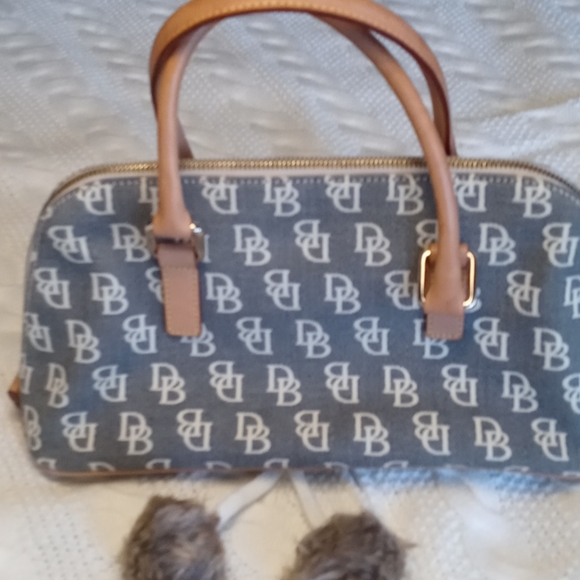 Dooney & Bourke 1975 - Picture 4 of 5